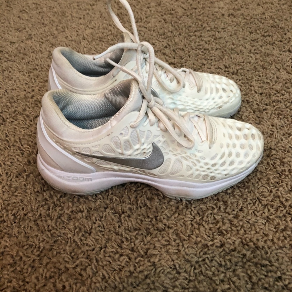 Nike zoom tennis shoes